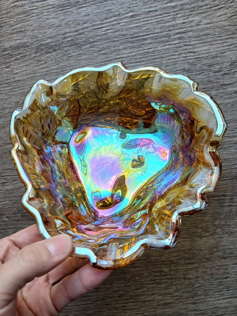 Iridescent Indiana Glass Logan Berry Bowl